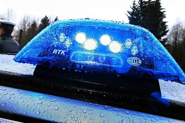 Die Polizei ermittelt derzeit die Ursa...nen schweren Autounfall auf der L 104.  | Foto: Karl-Josef Hildenbrand (dpa)
