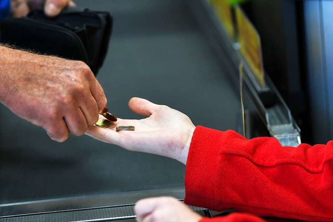 Schulden sind geliehenes Geld, das irgendwann zurckgezahlt werden muss.  | Foto: Jens Kalaene (dpa)