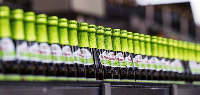 Droht ein Bier-Engpass, weil es an Fla...ldhaus sehen die Gefahr aktuell nicht.  | Foto: Patrick Seeger