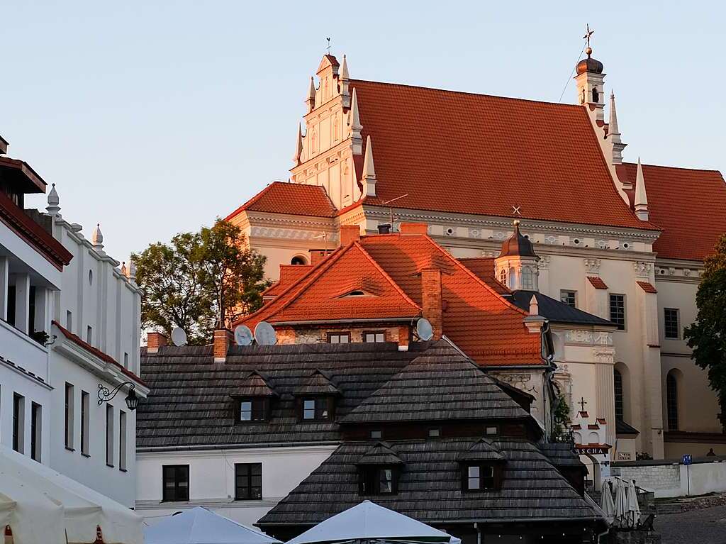 Die mchtige Stadtkirche am Marktplatz empfing die Gste mit schner Abendsonne.