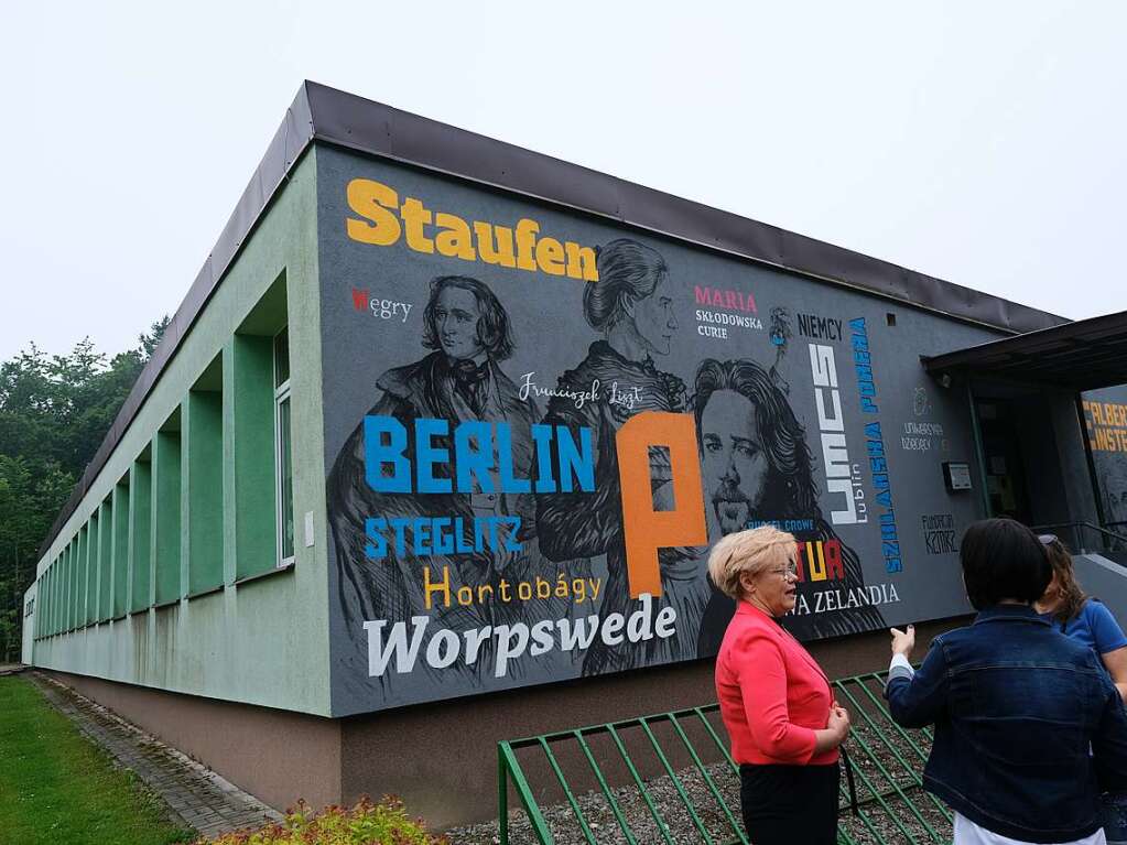 Neben Staufen gibt es noch andere Partnergemeinden, unter anderem in Ungarn und Berlin, verewigt durch ein Kunstprojekt an der Fassade einer Schule. Doch so intensiv wie mit Staufen ist keine der anderen Partnerschaften,versichern die Polen.