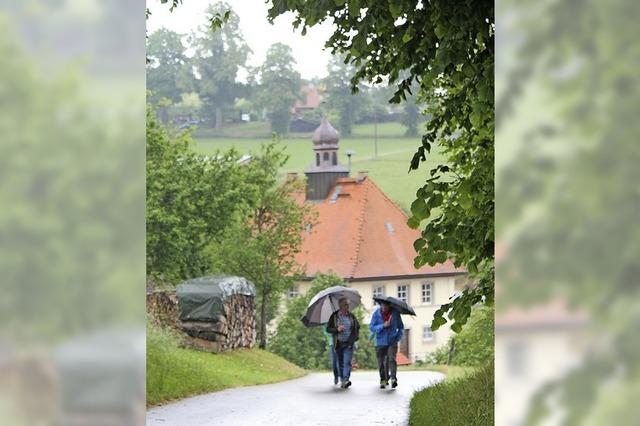 Wanderer trotzen Regen