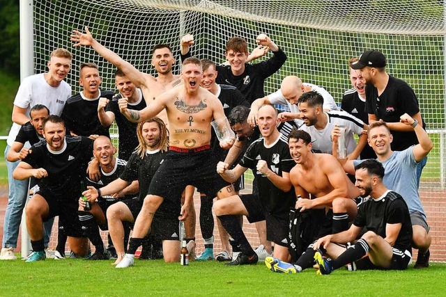 Meisterlich: Nach dem 4:0-Sieg gegen d...icker den Aufstieg in die Bezirksliga.  | Foto: Jrgen Rudigier