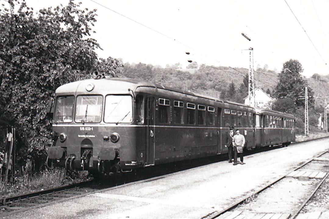 Leere Bahnsteige um 1970 in Wehr: Das ...gung der Bahnlinie beschleunigt wurde.  | Foto: Ernst Brugger