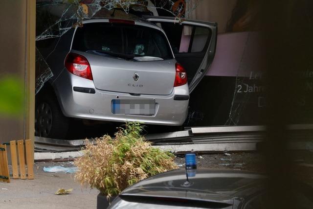 Auto fährt in Menschengruppe in Berlin – ein Toter, acht Verletzte