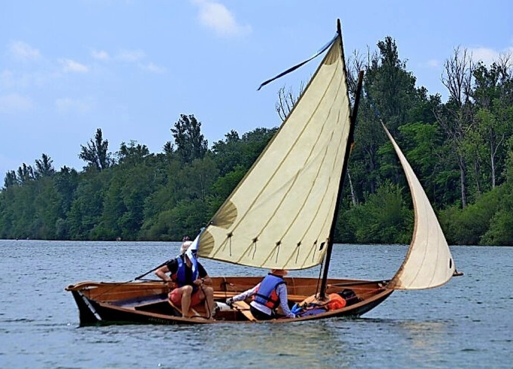 Ein Zeugnis historischer Bootsbaukunst segelt hart am Wind.  | Foto: privat