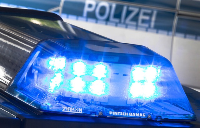 Die Verkehrspolizei Freiburg (<Tel/>07...nweise zum Unfallhergang geben knnen.  | Foto: Friso Gentsch (dpa)