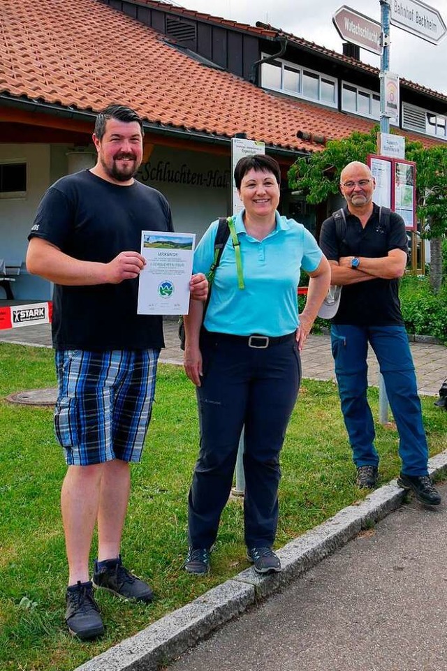 Auf ihren Wanderweg mit Premium-Zertif...rsitzender Clemens Dienstberger stolz.  | Foto: Karla Scherer