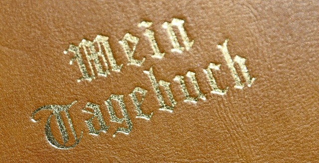 Goldgeprgt in altdeutschen Lettern zi...ver des Kalendertagebuchs von Frank P.  | Foto: Gerhard Seitz