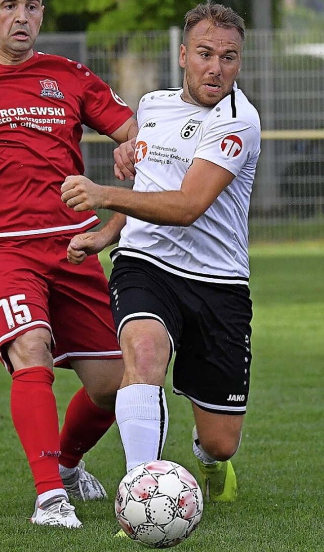 Hat am Samstag seinen letzten Auftritt im SCO-Trikot: Tonio Bayer (re.)  | Foto: Wolfgang Kuenstle