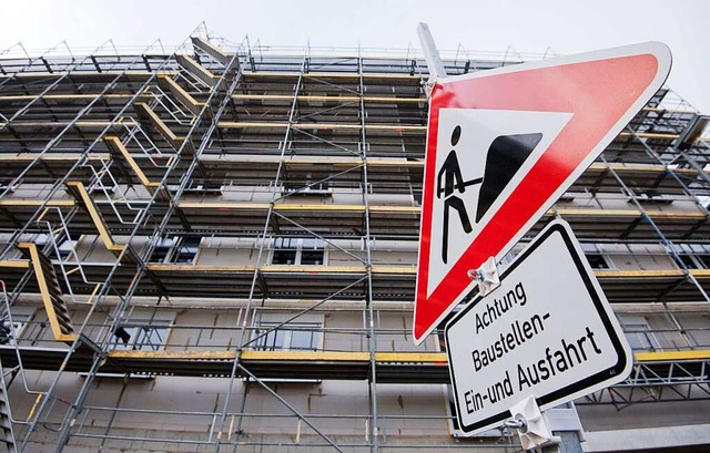 Auch im Kreis Lrrach moniert die IG Bau den lahmenden sozialen Wohnungsbau.  | Foto: Julian Stratenschulte (dpa)