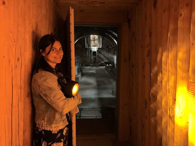Hanna Jegge fhrt vom Bergbaumuseum durch einen Tunnel in den Rathauskeller.  | Foto: Simone Hhl