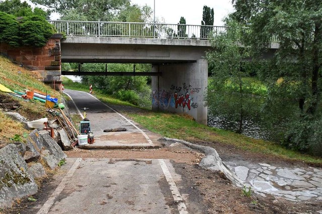 Der Radweg bei der Tllinger Brcke is...er Regenwasser auslass erweitert wird.  | Foto: Maja Tolsdorf