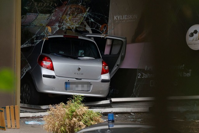 Eine Lehrerin starb, als dieses Auto i...lin in eine Gruppe von Menschen raste.  | Foto: ODD ANDERSEN (AFP)