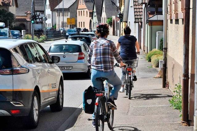 Radfahrer und Fugnger streiten in Teningen um einen Gehweg