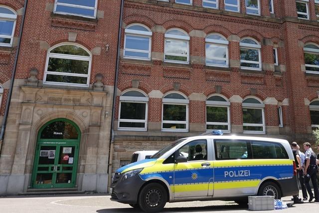 Bluttat an Grundschule in Esslingen - Frau und Mädchen mit Messer verletzt
