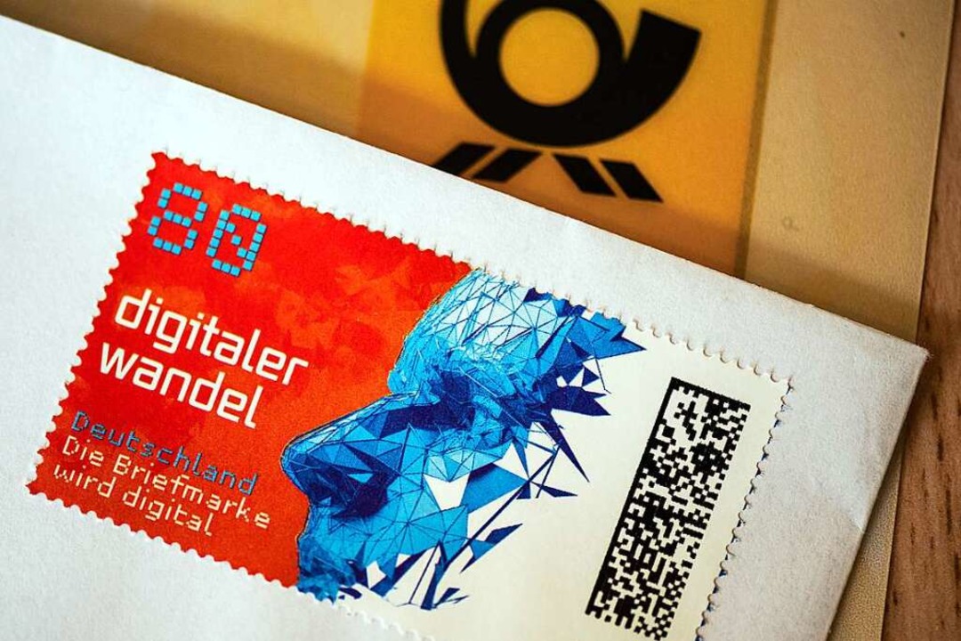 Die neuste Briefmarkengeneration der Post samt Matrixcode  | Foto: Federico Gambarini (dpa)