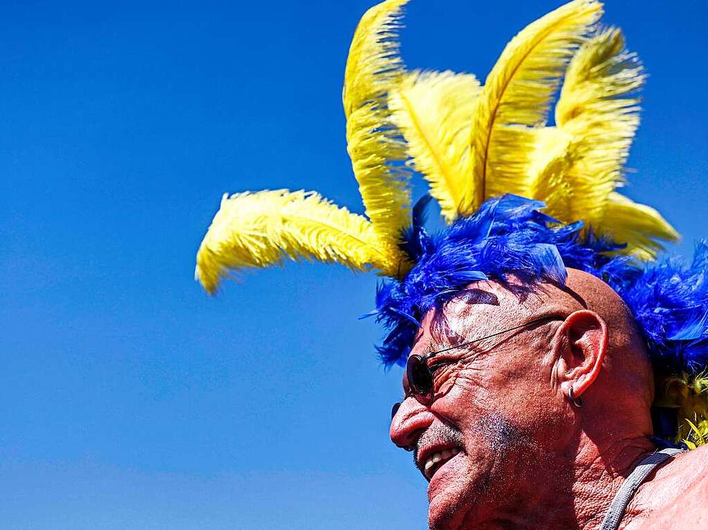 Zehntausende Menschen haben bei der Gay-Pride-Parade in der israelischen Kstenstadt Tel Aviv gefeiert.