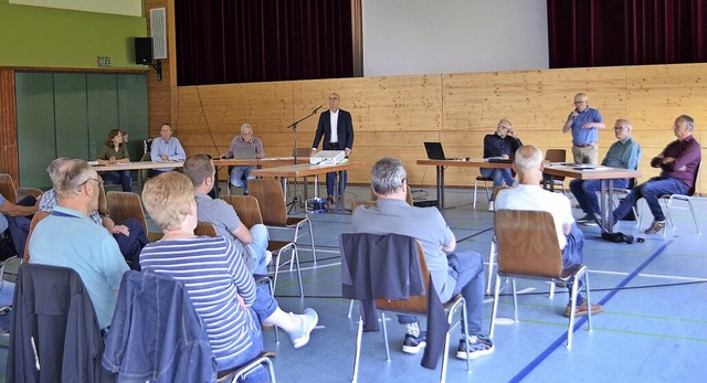 50 von bislang 74 Mitgliedern waren in die Steinberghalle gekommen.  | Foto: Nikolaus Bayer