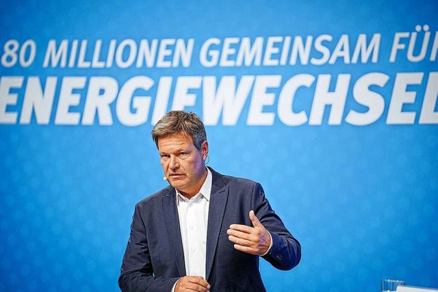 Robert Habeck (Bndnis 90/Die Grnen),...meinsam fr Energiewechsel&#8220; vor.  | Foto: Kay Nietfeld (dpa)