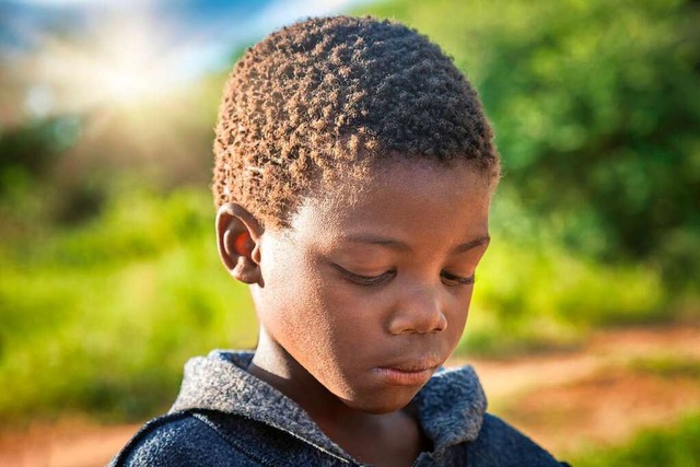 In Kenia bringt man Kindern bei, keine...ontakt mit anderen Menschen zu halten.  | Foto: poco_bw  (stock.adobe.com)