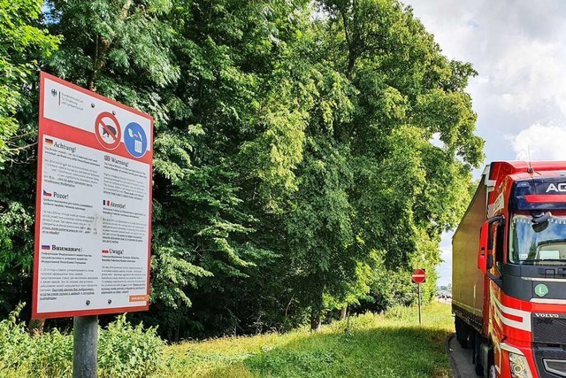 Hinweisschilder an Autobahnparkpltzen... nicht einfach in die Natur zu werfen.  | Foto: Ulrike Strter