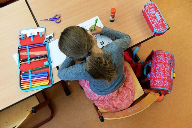 Kindern in der Schule helfen, gehrt zur Aufgabe von Freiwilligen.  | Foto: Felix Kstle