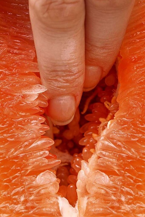 Hier stecken zwei Finger in einer Grap...lisiert das weibliche Geschlechtsteil.  | Foto: fortton (stock.adobe.com)
