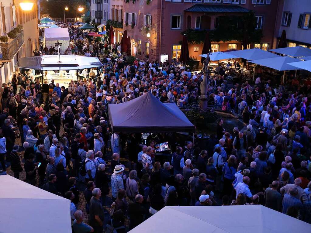 Headliner am Freitagabend auf der Marktplatzbhne: Die verrckte, aber musikalisch blenden aufgelegte Truppe Les Clchards