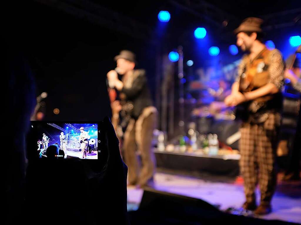 Headliner am Freitagabend auf der Marktplatzbhne: Die verrckte, aber musikalisch blenden aufgelegte Truppe Les Clchards