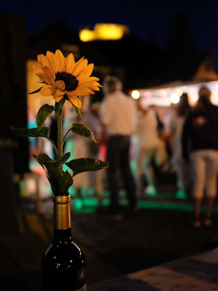 Beim Festival Wein und Musik in der Altstadt von Staufen strahlt die Sonne mit erlebnishungrigen Besuchern um die Wette. Nach langer Live-Auszeit sind auch die Musiker der 15 Bands auf drei Bhnen 