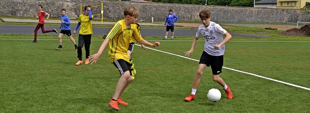 Mit Fuballturnieren der Unterstufe wu...stakt der neue Sportcampus eingeweiht.  | Foto: Christiane Sahli