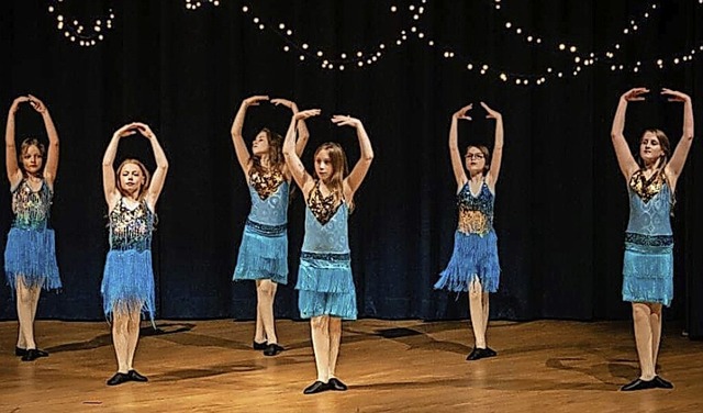 <BZ-FotoAnlauf>Tanzschule Tanzbasis</B...in 75 mintiges Programm aufs Parkett.  | Foto: Tanzbasis
