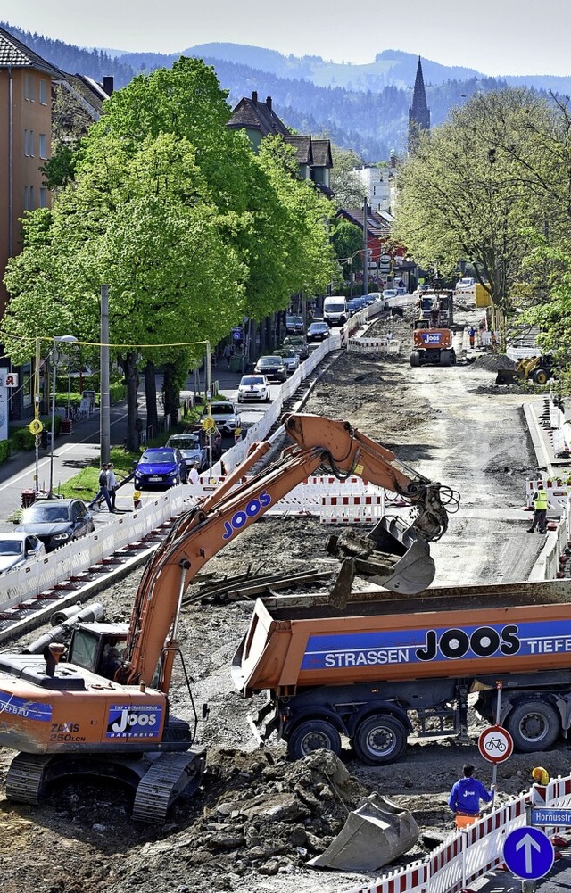 Die beiden Fotos zeigen den Baufortsch...schen dem 21. April und dem 10. Juni.   | Foto: Michael Bamberger