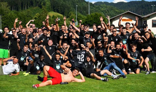 Die Party kann beginnen: Die Fuballer...pielen kommende Saison in Kreisliga A.  | Foto: Wolfgang Kuenstle