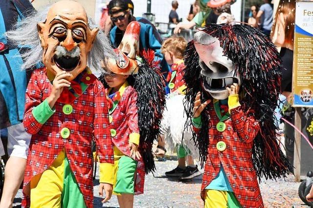 Tausende Menschen machen die Lörracher Sommer-Fasnacht zum bunten Fest
