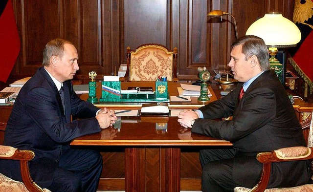 Putin (l.) mit Kasjanow im Februar 2004  | Foto: - (AFP)