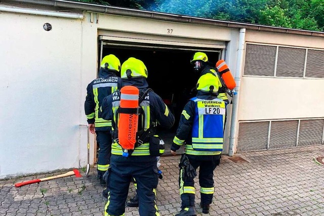 In dieser Garage in der Ignaz-Bruder-Strae rauchte ein Notstromgenerator.  | Foto: Feuerwehr Waldkirch