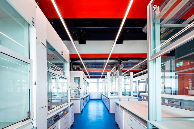 Die neuen Laborrume im Novartis-Bau mit der sichtbaren Haustechnik  | Foto: Novartis