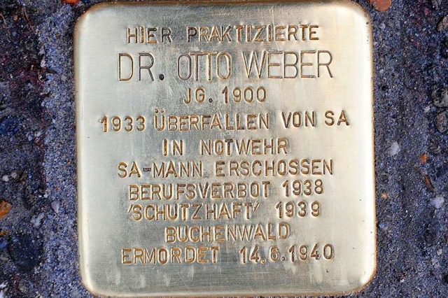 Der Stolperstein fr den Arzt Otto Web...rkungsort im westflischen  Bevergern.  | Foto: Ibbenbhrener Volkszeitung