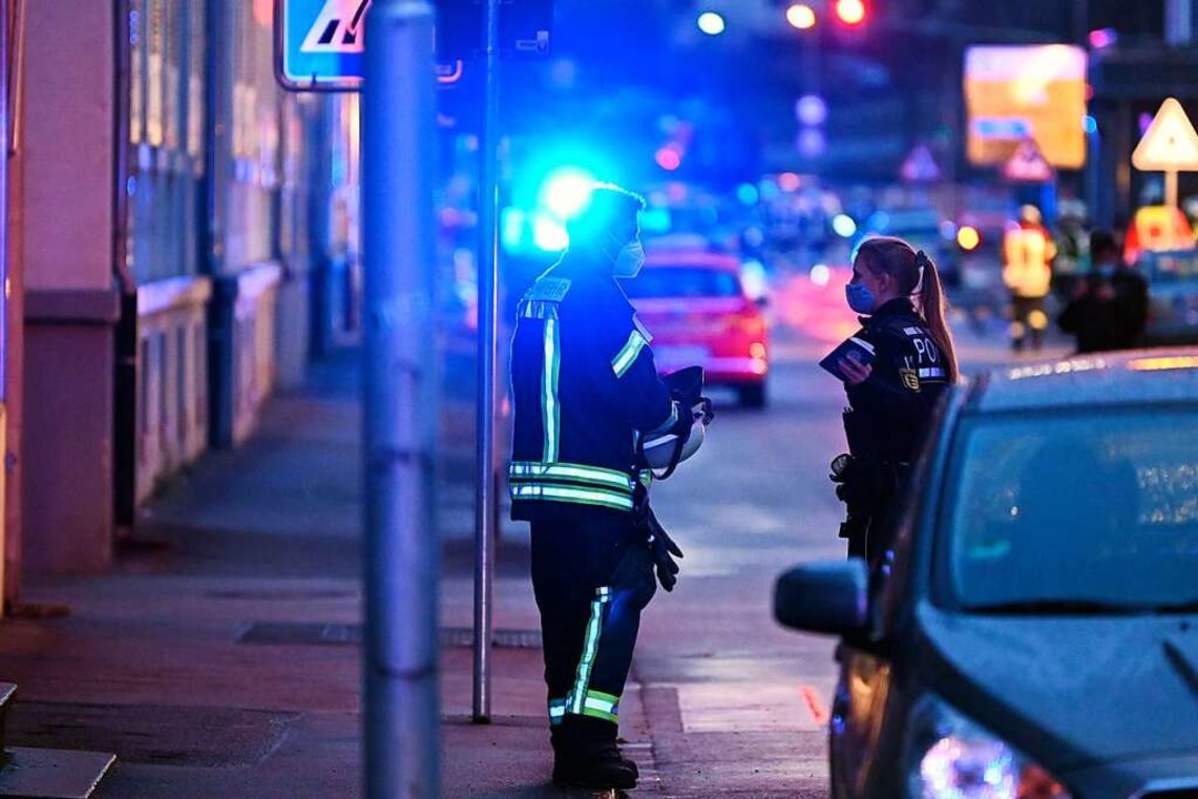 Feuerwehr und Polizei im Einsatz &#821...in Weil auf einem Areal untergebracht.  | Foto: Jonas Hirt