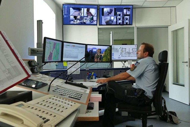 Lrrach hat im neuen Polizeirevier ein modern ausgestattetes Lagezentrum.  | Foto: Sabine Ehrentreich