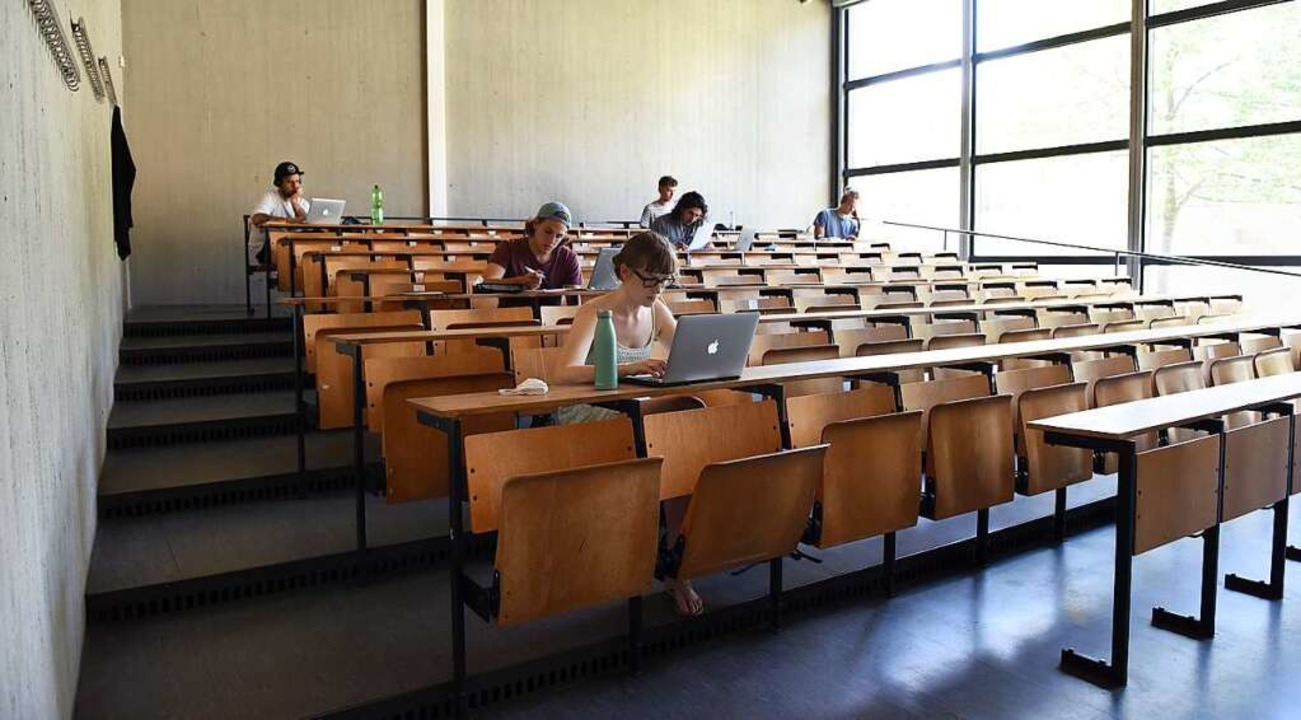 In der Uni Freiburg ist das Tragen einer Maske keine Pflicht mehr.  | Foto: Rita Eggstein