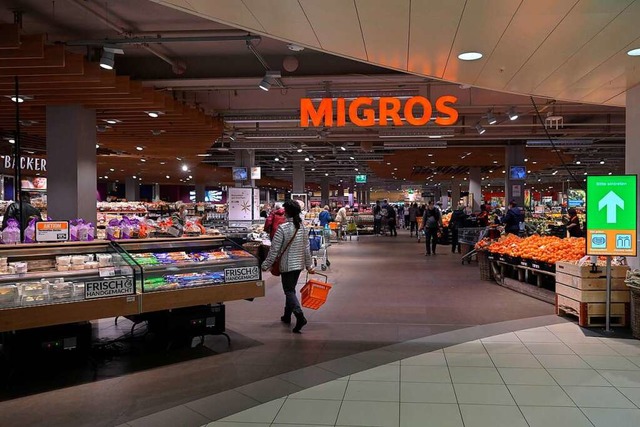 Alkoholfreie Zone: die Migros-Lden   | Foto: Pius Koller via www.imago-images.de