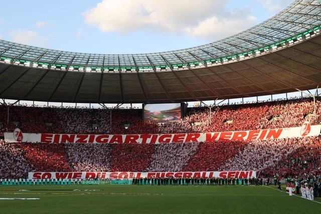 Newsblog: SC Freiburg zeigt die Trikots für die kommende Saison