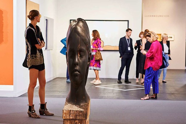 Sehen und gesehen werden: Nicht nur di...l bei der Art Basel betrachtet werden.  | Foto: Courtesy Art Basel