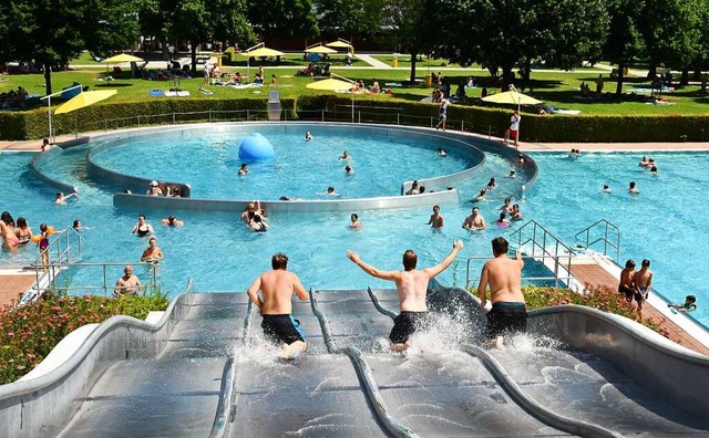 Bei diesen Temperaturen ist eine Abkhlung im Parkschwimmbad genau das Richtige.  | Foto: Barbara Ruda