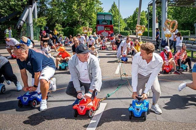 Joey Kelly und 50 Helfer stellen im Europa-Park Weltrekord mit Bobbycars auf