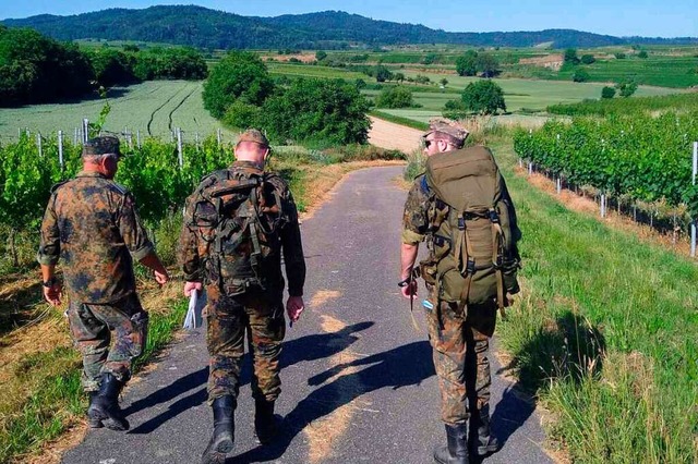 An dem Marsch mit Kompass und Karte be...al fnf ehemalige Bundeswehrsoldaten.   | Foto: Klaus-Peter Beutler