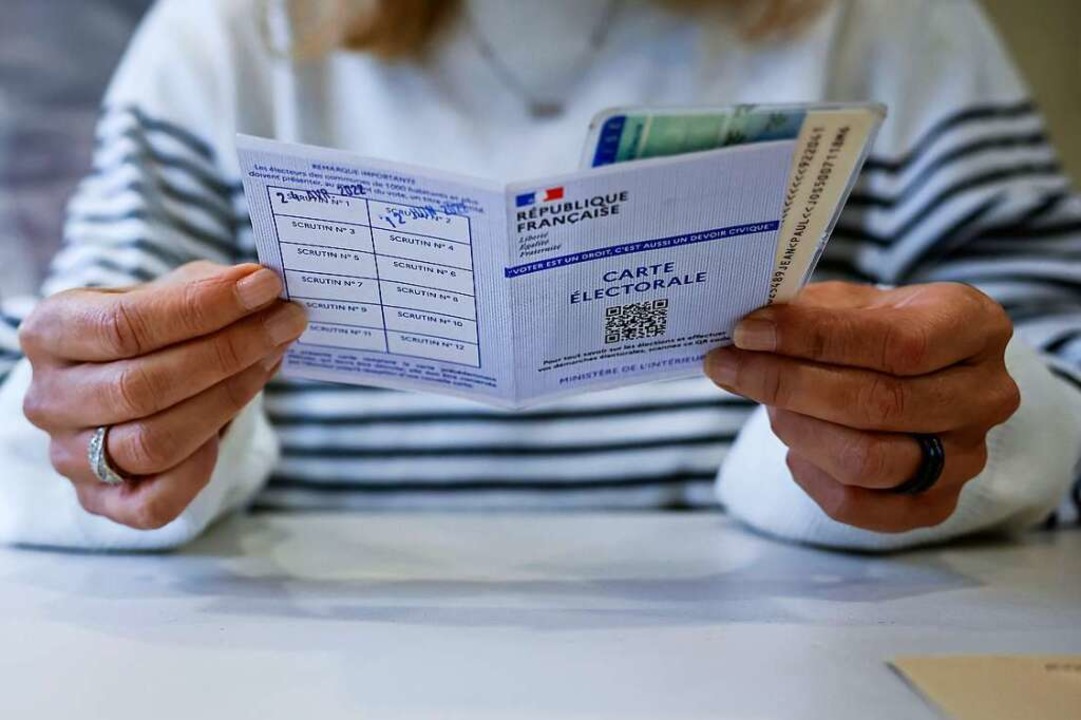 Am Sonntag fand in Frankreich die zweite Runde der Parlamentswahlen statt.  | Foto: Thomas Padilla (dpa)